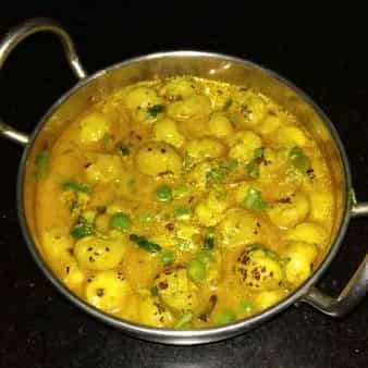 Lotus Seeds And Peas Curry