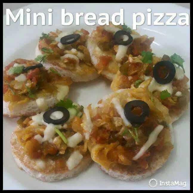 Mini bread pizza