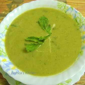 Minty green peas soup
