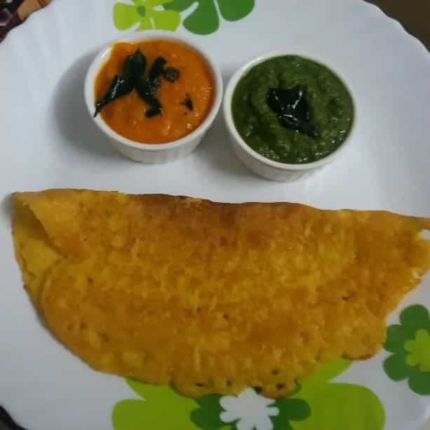 Moong daal dosa with tomato chutney and corriander coconut chutney