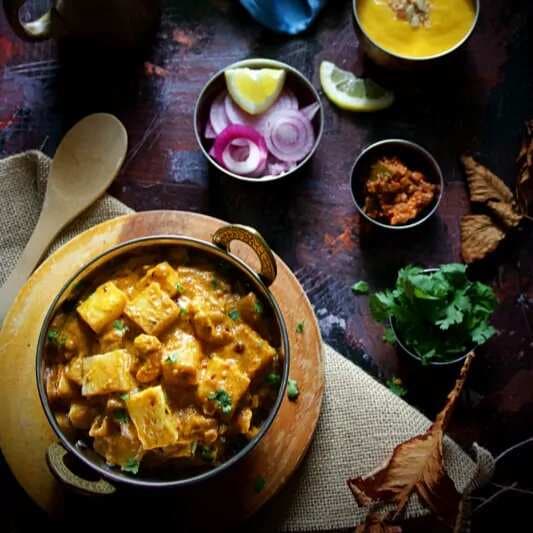 Mughlai aloo lazawab-restaurant style indian curry