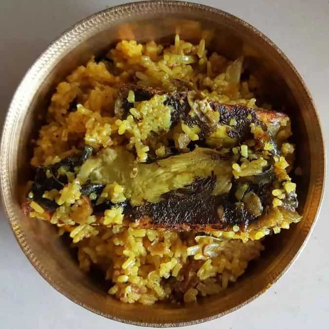 Muri ghonto (rice with fish head)