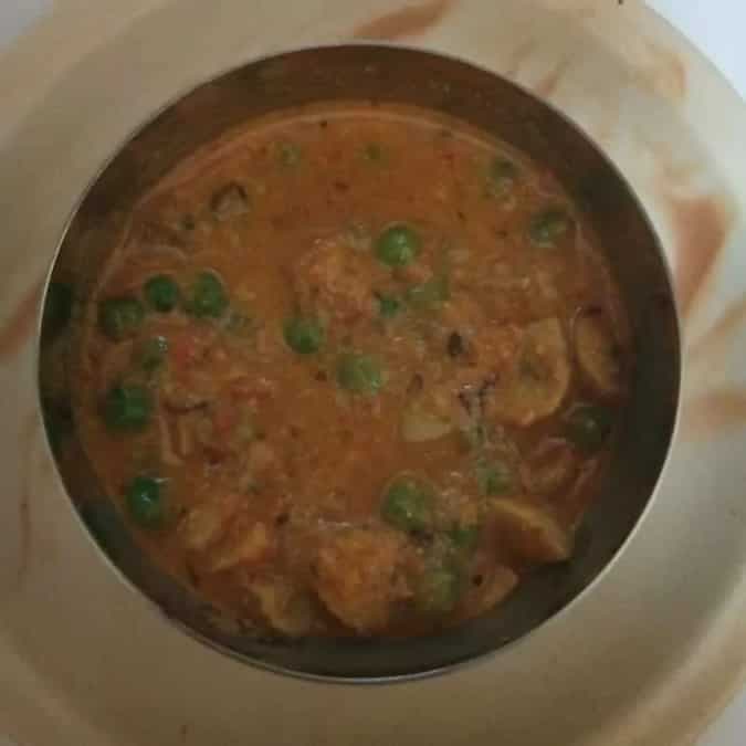 Mushroom & peas curry