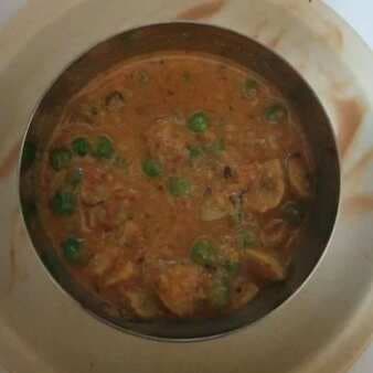 Mushroom & peas curry