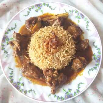 Mutton in brown onion gravy with brown onion pulao