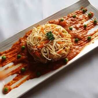 Noodles in tomato chilli sauce