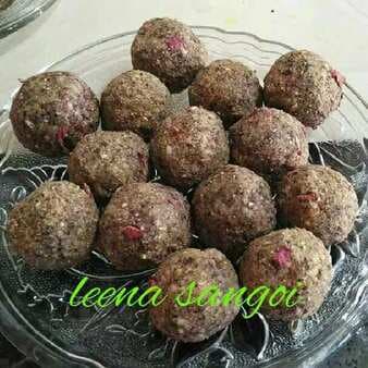 Oats Makhana Ladoos With Flavors Of Rose,Paan, Gulkand