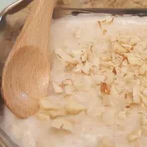 Oats porridge in honey