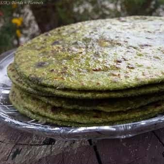 Palak Paneer Paratha (Spinach Cottage Cheese Stuff)