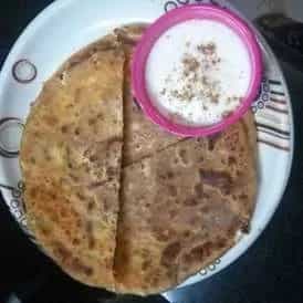 Paneer paratha with masala curd