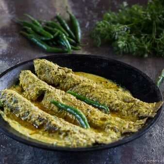Parshe jhal (mullets in mustard sauce)