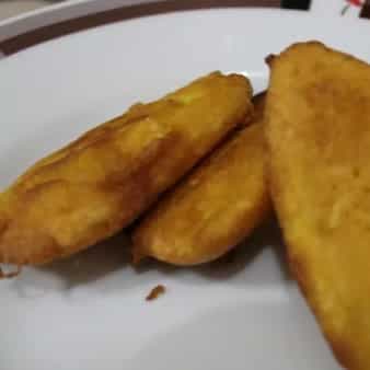 Pazha bajji/pazham pori/banana fritters