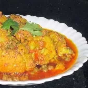 Phool kopir posto bahar (bengali style cauliflower with poppy seeds & mustard paste)