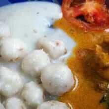 Pidiyum Kozhiyum (Rice Dumplings With Chicken)