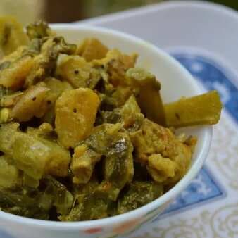 Poi besara (malabar spinach with a fish head and few veggies)