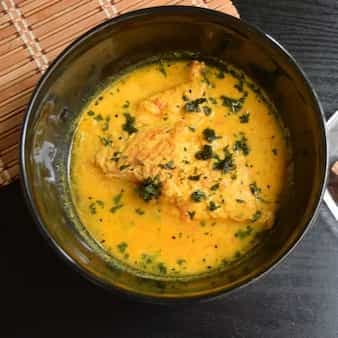 Posto bata macher jhol (fish masala curry with poppyseed paste)