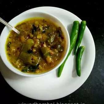 Puli Milagai (Green Chilly In Tamarind Sauce)