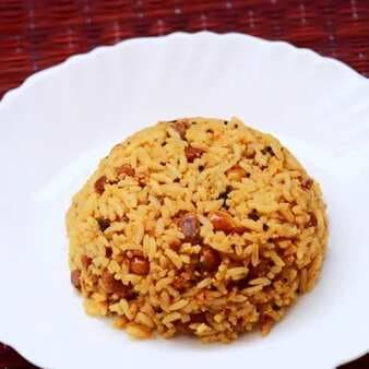 Puliyodharal (Tamarind Rice)