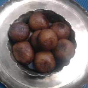 Ranga aloor pantua (gulab jamun with sweet potato)