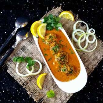 Raw banana spinach kofta curry