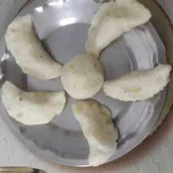 Rice dumpling with stuffed chana dal/pitha