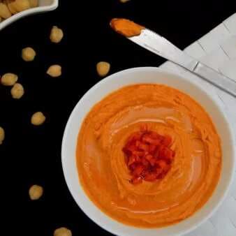 Roasted red pepper hummus (houmous)