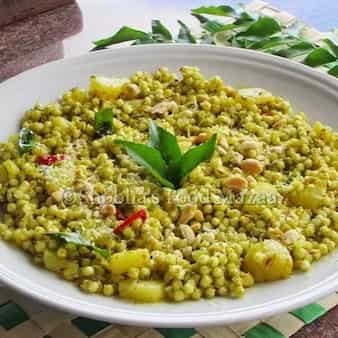 Sabudana khichdi with curry leaves masala