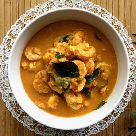 Shrimp curry with coconut milk