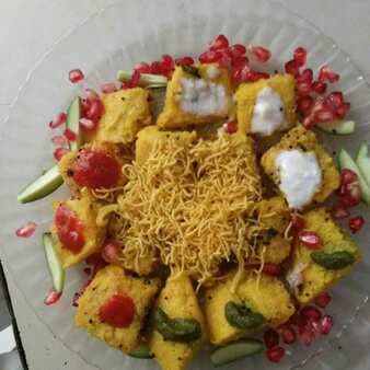 Spicy dhokla chaat