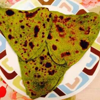 Spinach oats triangle parantha