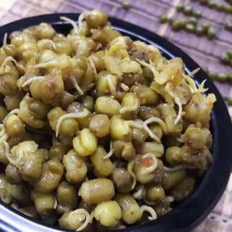 Spouted Moong Subzi (Sprouted Green Gram Vegetable)