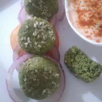 Steamed peas tikki with low fat curd sauce