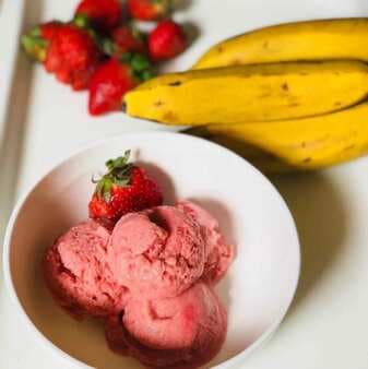 Strawberry banana frozen yogurt