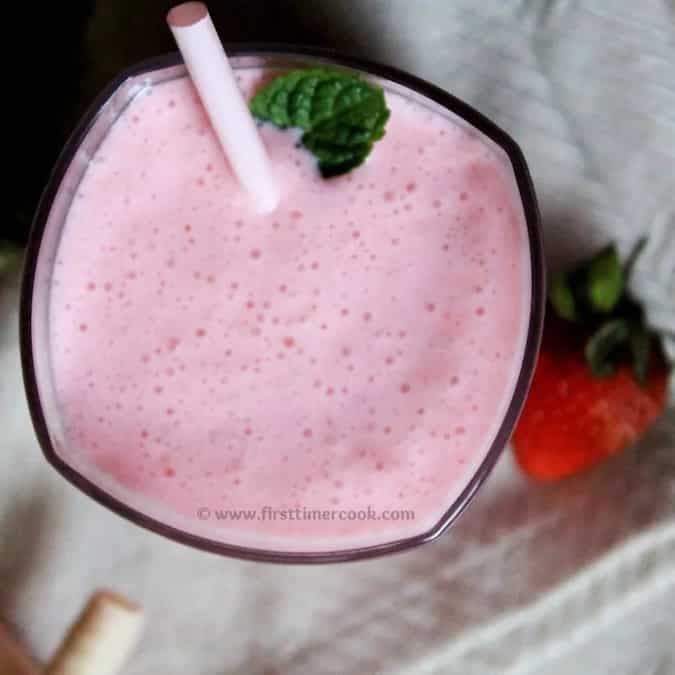 Strawberry smoothie-3 ingredients smoothie