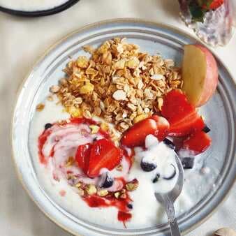Strawberry yogurt smoothie bowl