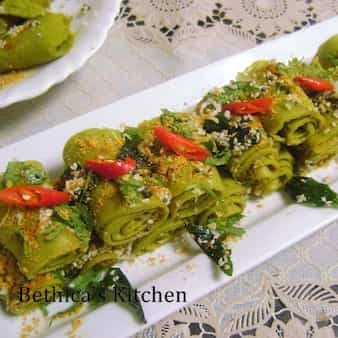 Stuffed spinach khandvi