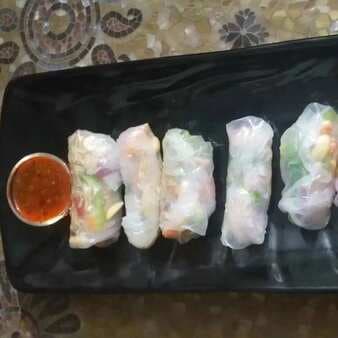 Thai vegetable rice paper rolls
