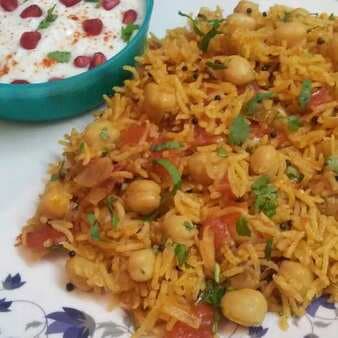 Tomato rice with chickpeas