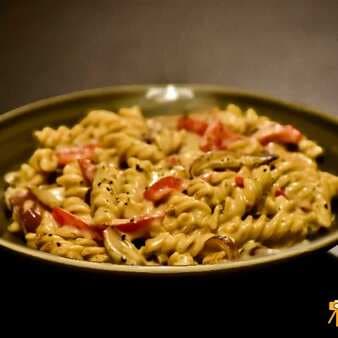 Vegetable fusilli pasta with home-made bechamel sauce!