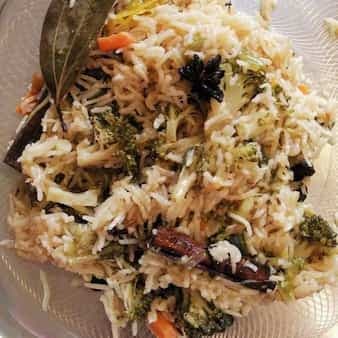 Vegetable pulao in rice cooker