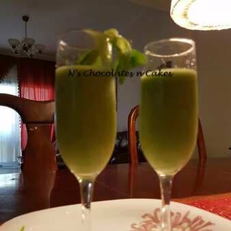 Yummy Smoothies With Organic Spinach ,Pineapple& Frozen Banana