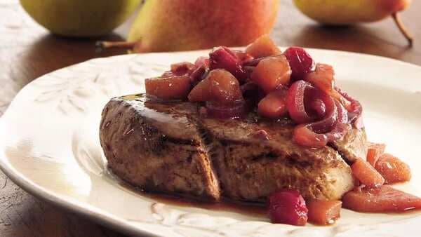 Beef Tenderloin With Pear-Cranberry Chutney