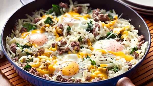 Cheesy Spinach And Egg Hashbrowns Skillet