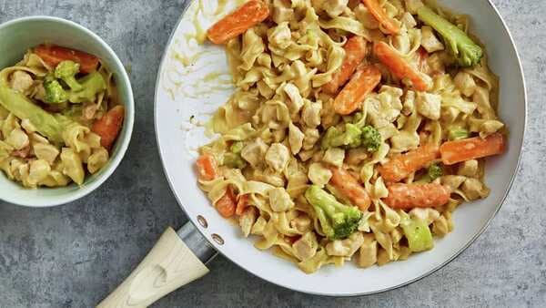 Chicken And Noodles Skillet