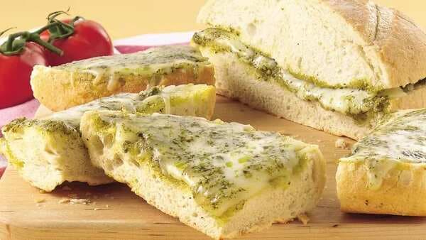 Grilled Pesto Cheese Bread