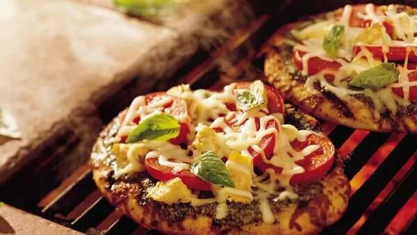 Grilled Pesto Pizza