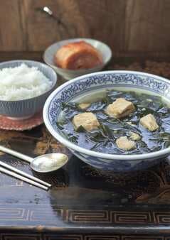 Seaweed Soup With Tuna