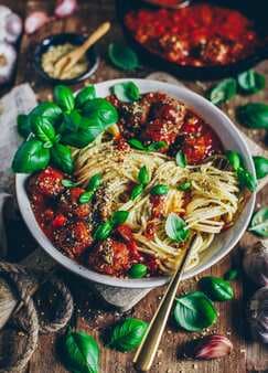 Meatballs With Spaghetti And Tomato Sauce