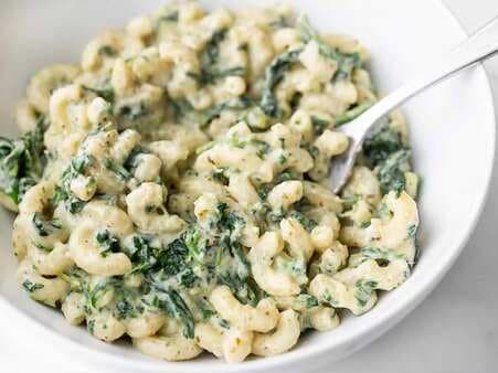 Creamy Pesto Mac And Cheese With Spinach