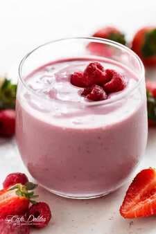 Strawberry-Raspberry Oatmeal Cheesecake Smoothie